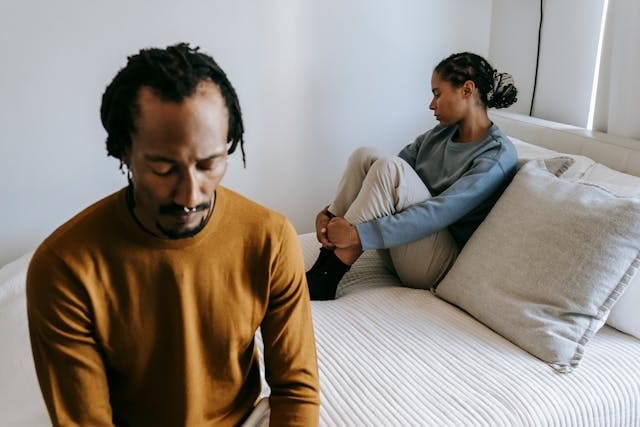 5 Signs of Emotional Disconnection in Your Relationship (And How to Rebuild)