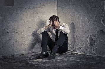 uomo depresso
