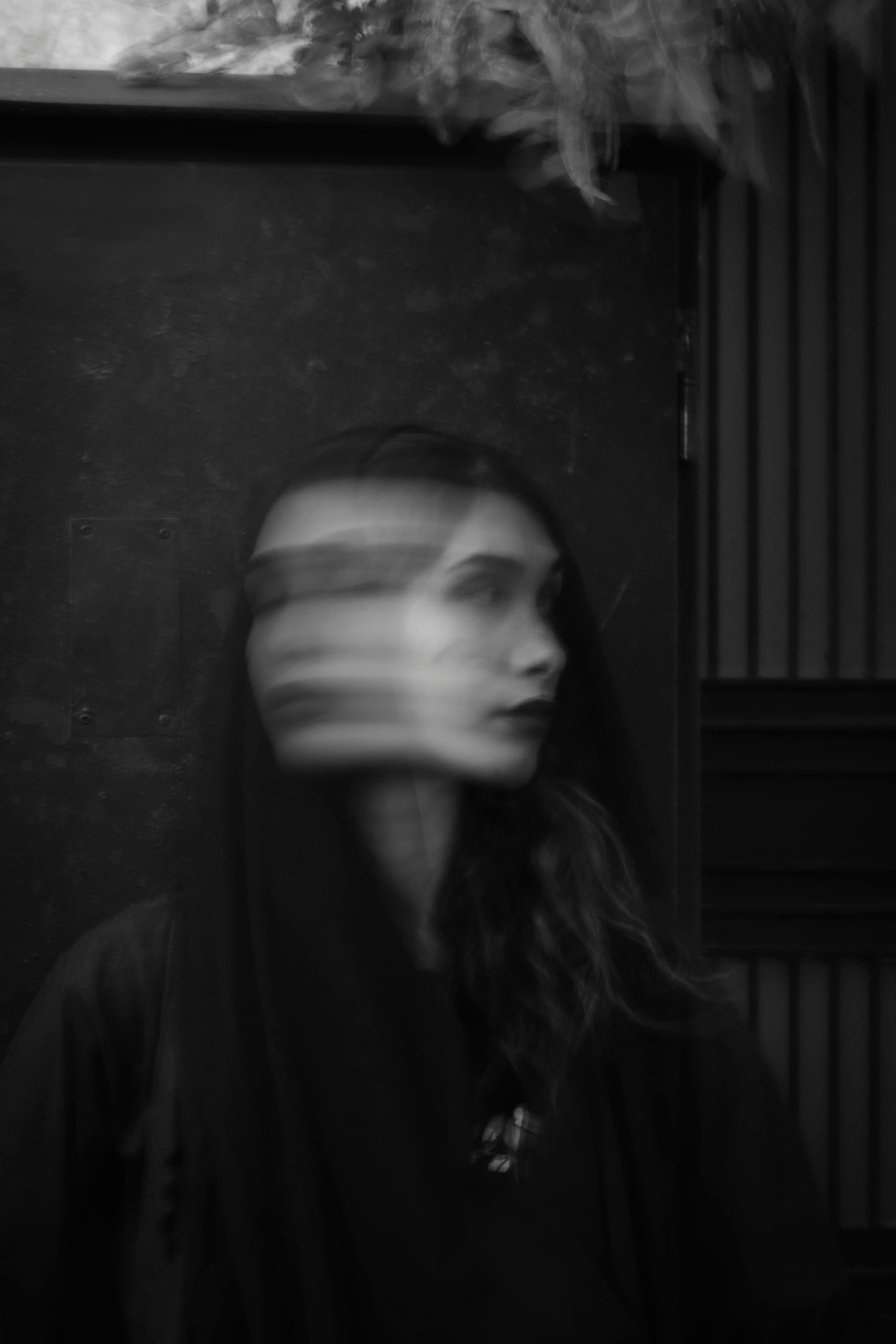 Photo by Pouria Teymour - Image of confusion